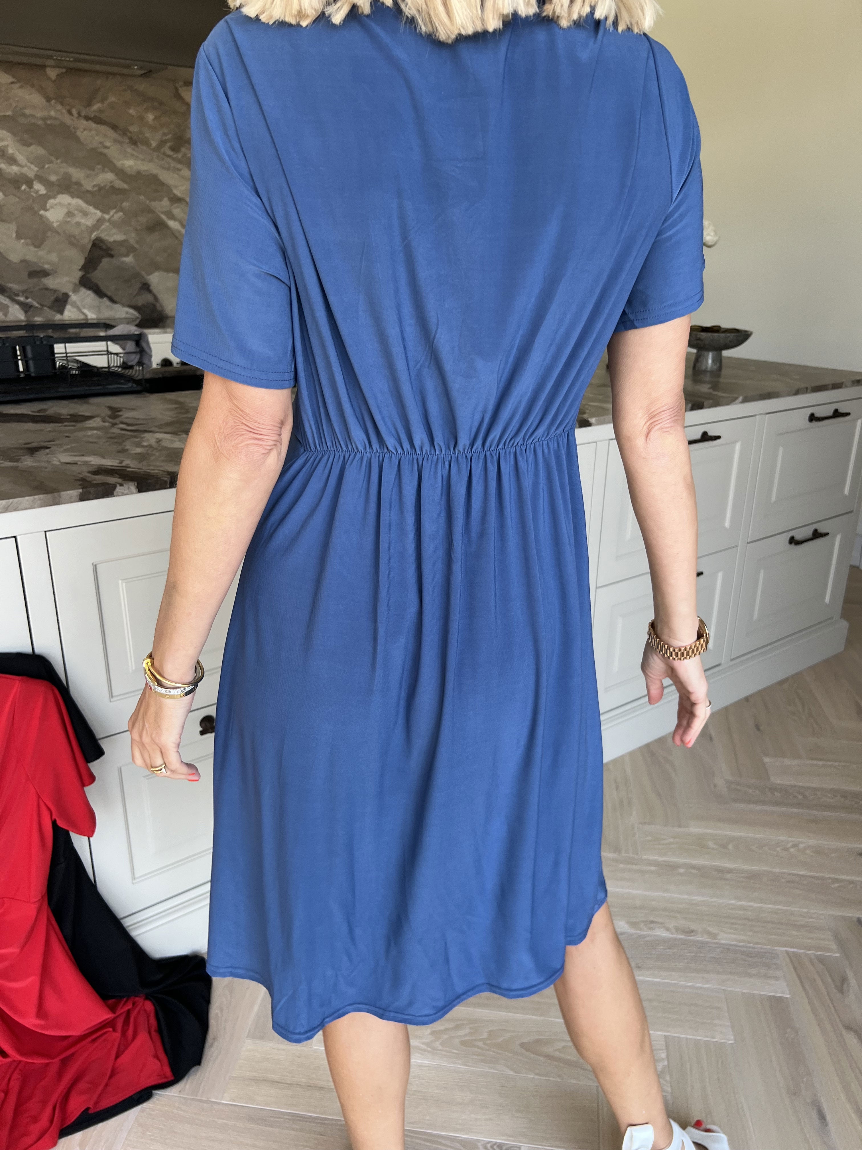 Molly Plain Short - Elastisk kjole med fin knudedetalje foran